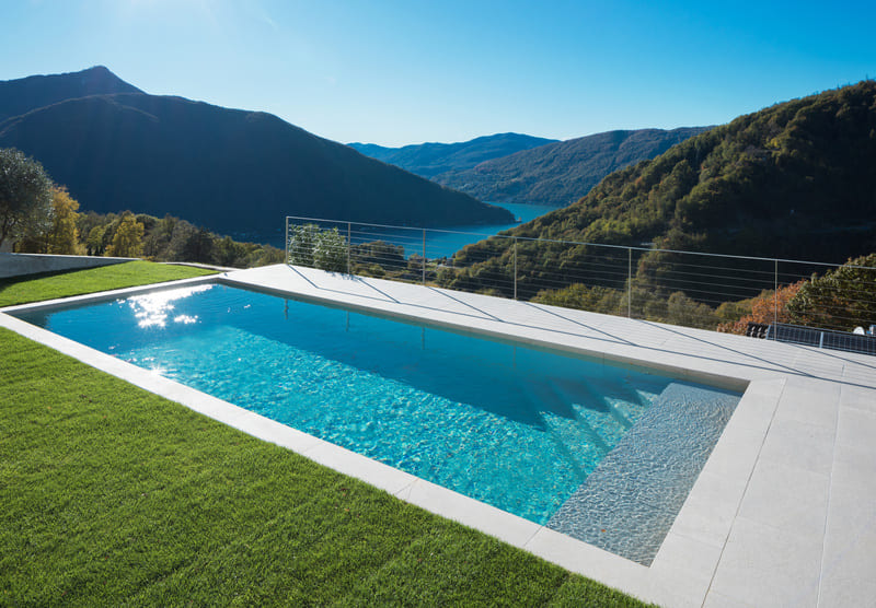 C’est le volume d’une piscine de 50 m3 comme celle-ci qu’il faut creuser pour extraire une Tonne d’étain.