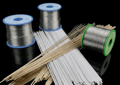 Fils pleins et décapants pour brasure tendre et soudage